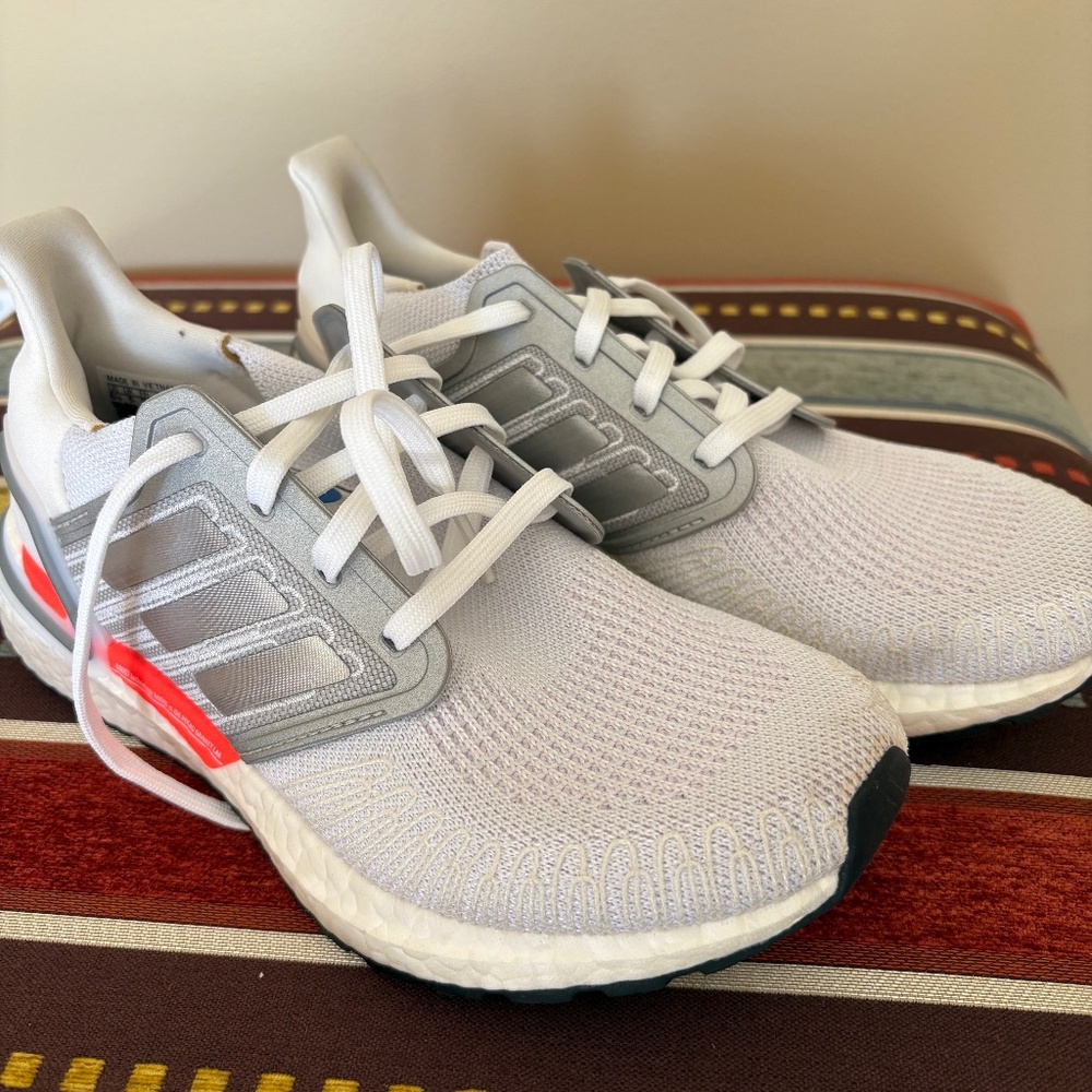 Women’s Adidas size 6 1/2 sneaker